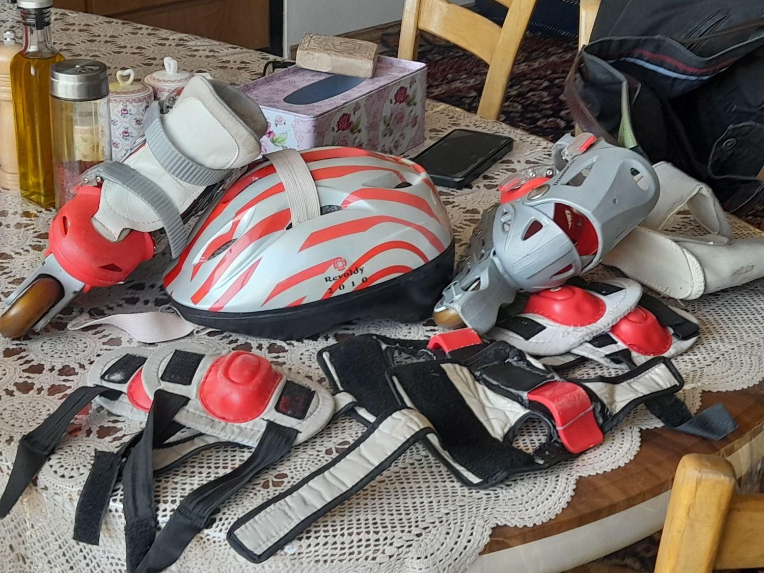 کفش اسکوتربا تمامی لوازم جانبی. سایز ۲۸ الی ۳۱|دوچرخه، اسکیت، اسکوتر|تبریز, |دیوار