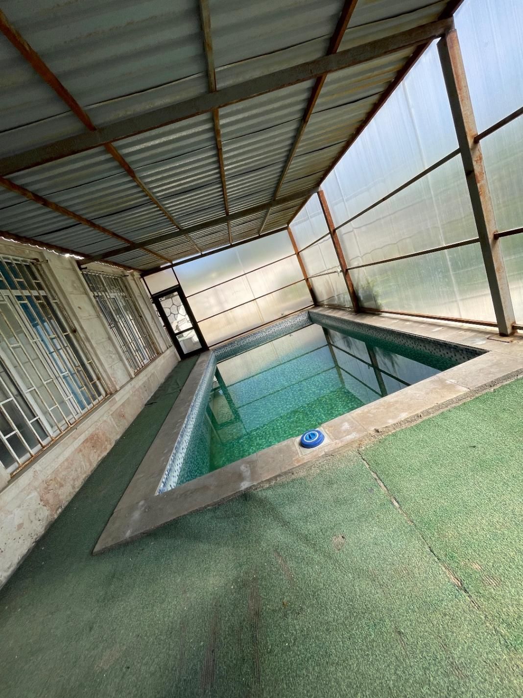 اجاره روزانه باغ ویلا استخر سرپوشیده|اجارهٔ کوتاه‌مدت ویلا و باغ|کرج, کمال‌شهر|دیوار