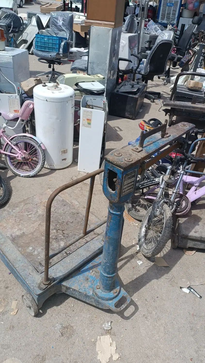 باسکول ۲۰۰کیلو عتیقه 9/500 بود امروز 6/900 بردسیر|کلکسیون اشیاء عتیقه|کرمان, |دیوار