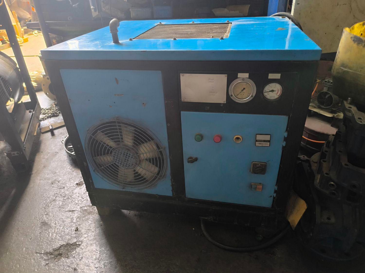 کمپرسور اسکرو ۱ متر تا ۱۰۰ متر مکعب درایر اینورتر|ماشین‌آلات صنعتی|اصفهان, آبشار|دیوار