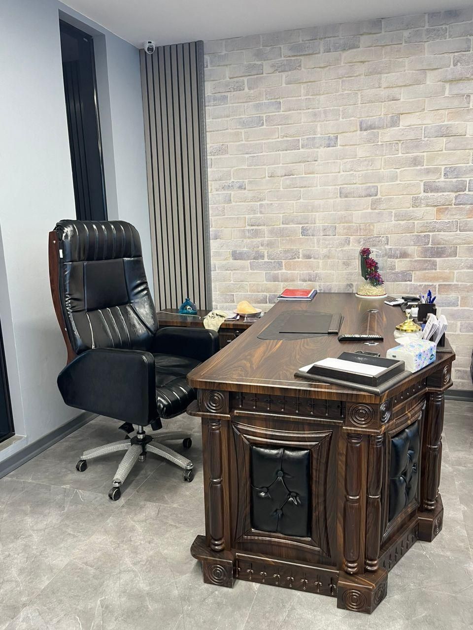 میز صندلی مدیریت استقلال کانترمنشی کارمندی انتظار|دفتر کار|پرند, |دیوار