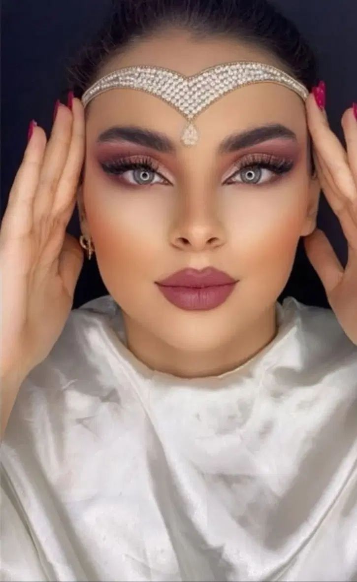 بافت مو میکاپ شنیون فردائم کاشت ناخن فیبروز و...|خدمات آرایشگری و زیبایی|تبریز, |دیوار