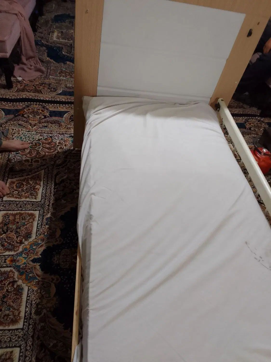 تخت کودک ونوجوان سالم وتمیز|تخت و صندلی بچه|کرج, شهرک علی ابن ابیطالب (کوثر)|دیوار