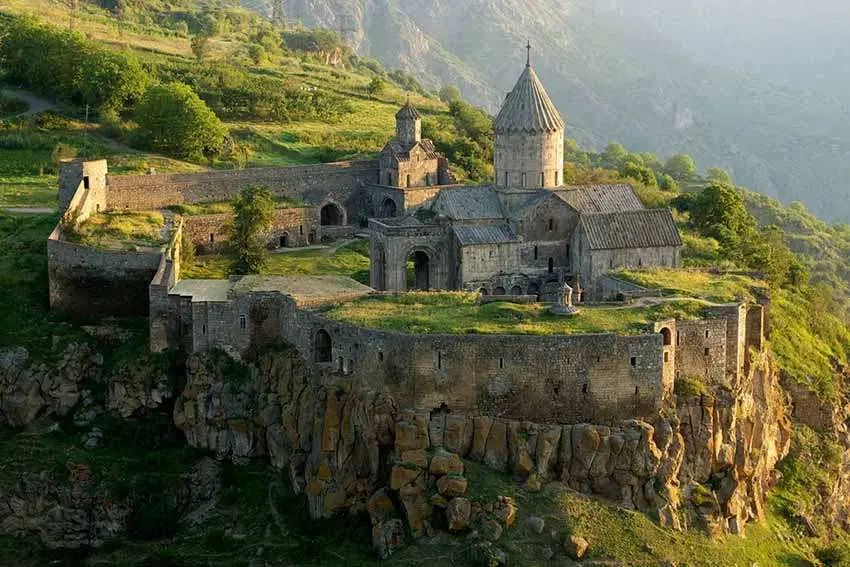 تور از شیراز  به گرجستان ارمنستان و تاجیکستان|تور و چارتر|شیراز, فرهنگ شهر|دیوار