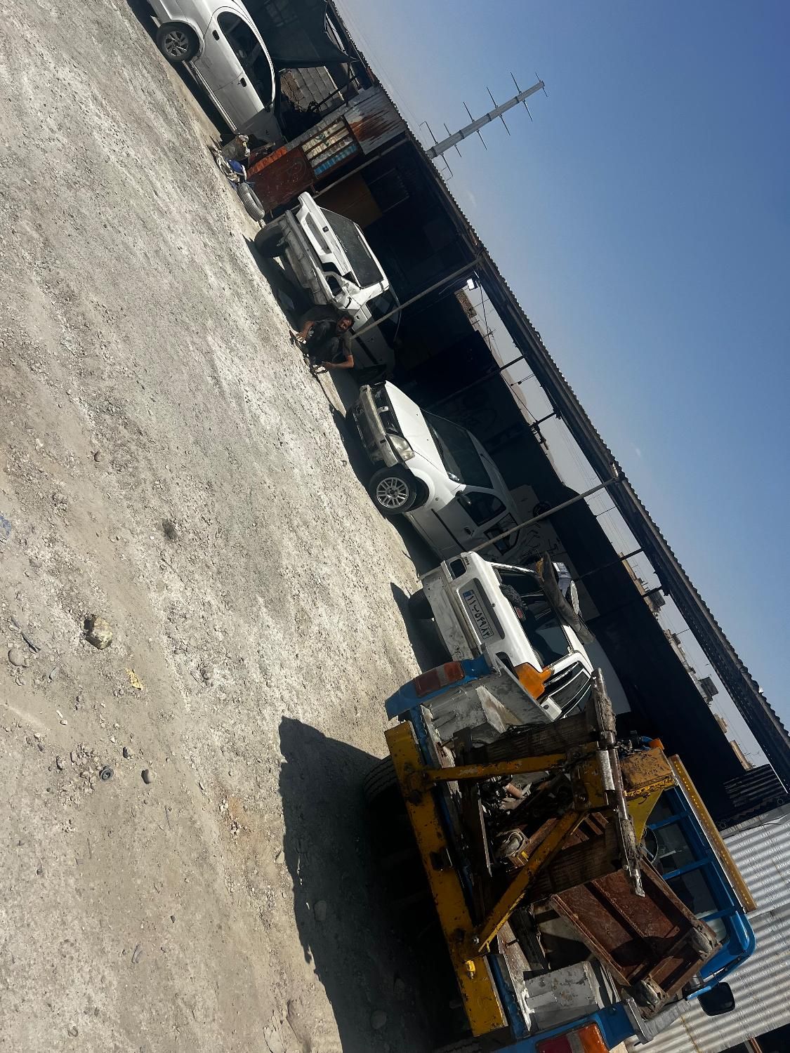 اجاره دهنه گاراژ جهت جلوبندی صافکاری و خدمات خودرو|اجارهٔ مغازه و غرفه|شیراز, شهرک امیر کبیر|دیوار