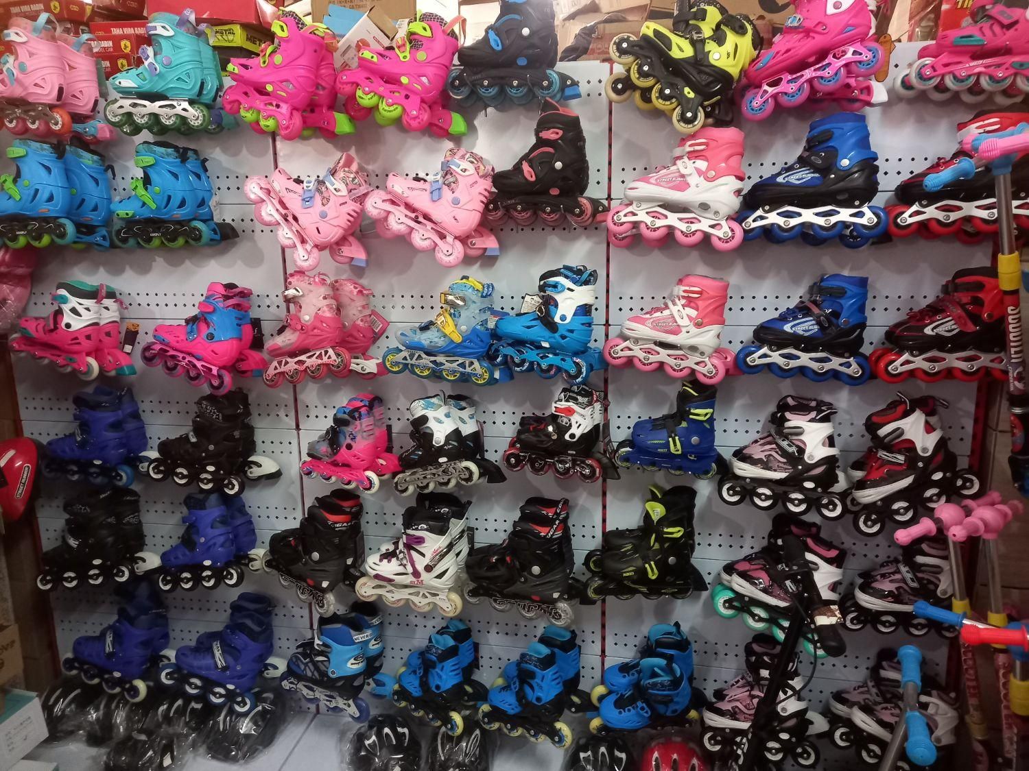 انواع کفش اسکیت|دوچرخه، اسکیت، اسکوتر|قم, امامزاده ابراهیم|دیوار