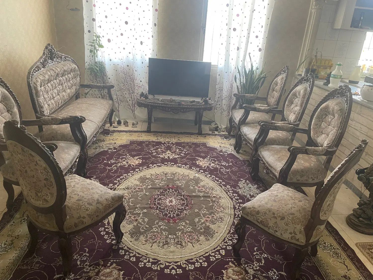 مبل ۹ نفره سلطنتی (فروش فوری)|مبلمان خانگی و میز عسلی|تهران, شهرک بعثت|دیوار