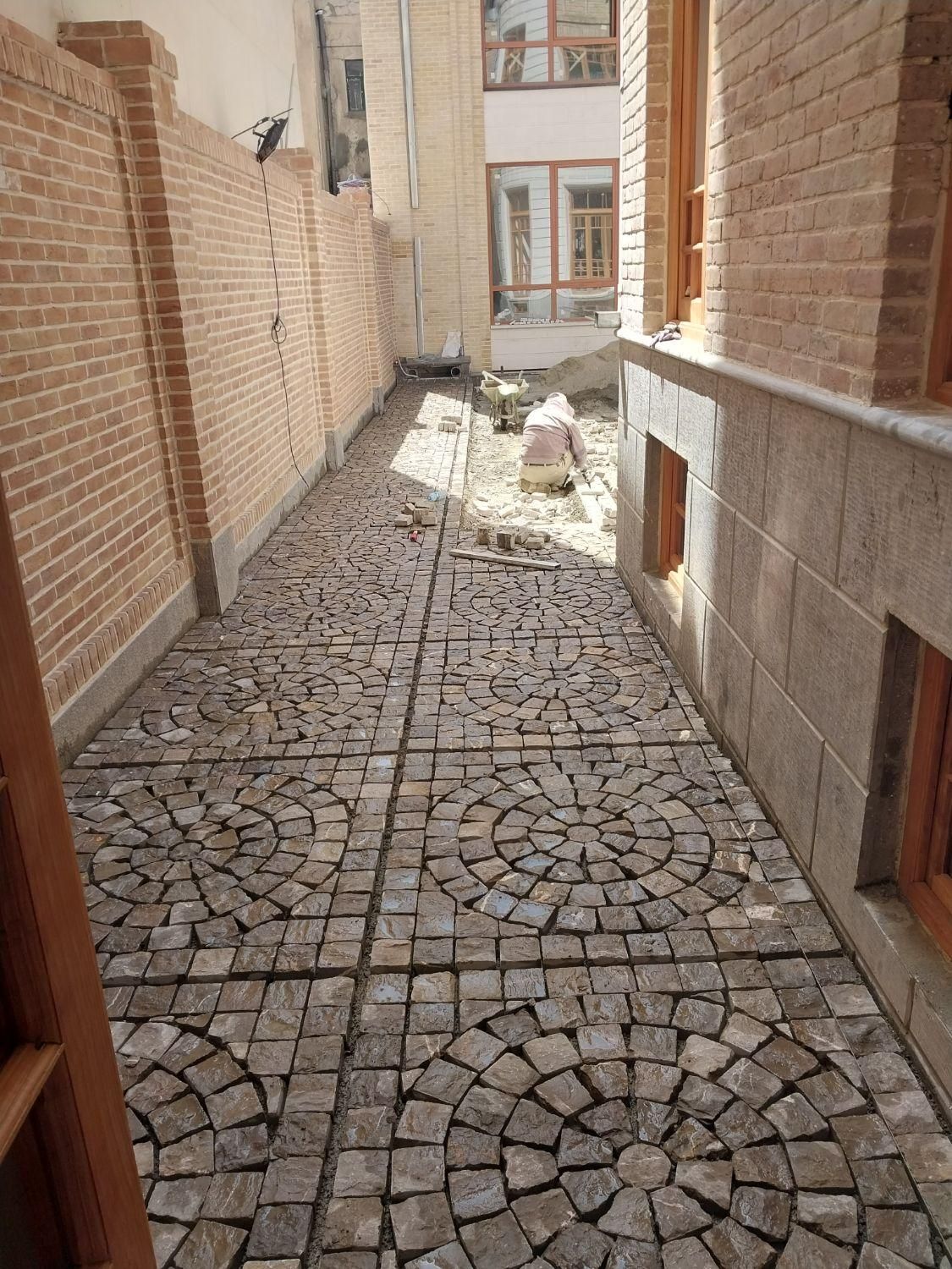 تهیه و اجرای سنگ کوبیک،اجرای کفپوش بتنی،وجدول کاری|خدمات پیشه و مهارت|تهران, باغ فیض|دیوار