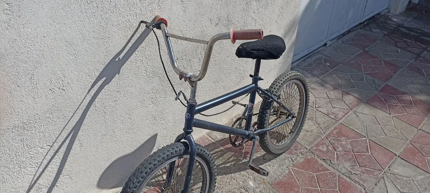 دوچرخه بی‌ام‌ایکس bmx کاملاً سالم دو عدد پرچم|دوچرخه، اسکیت، اسکوتر|نظرآباد, شهرک سید جمال الدین|دیوار