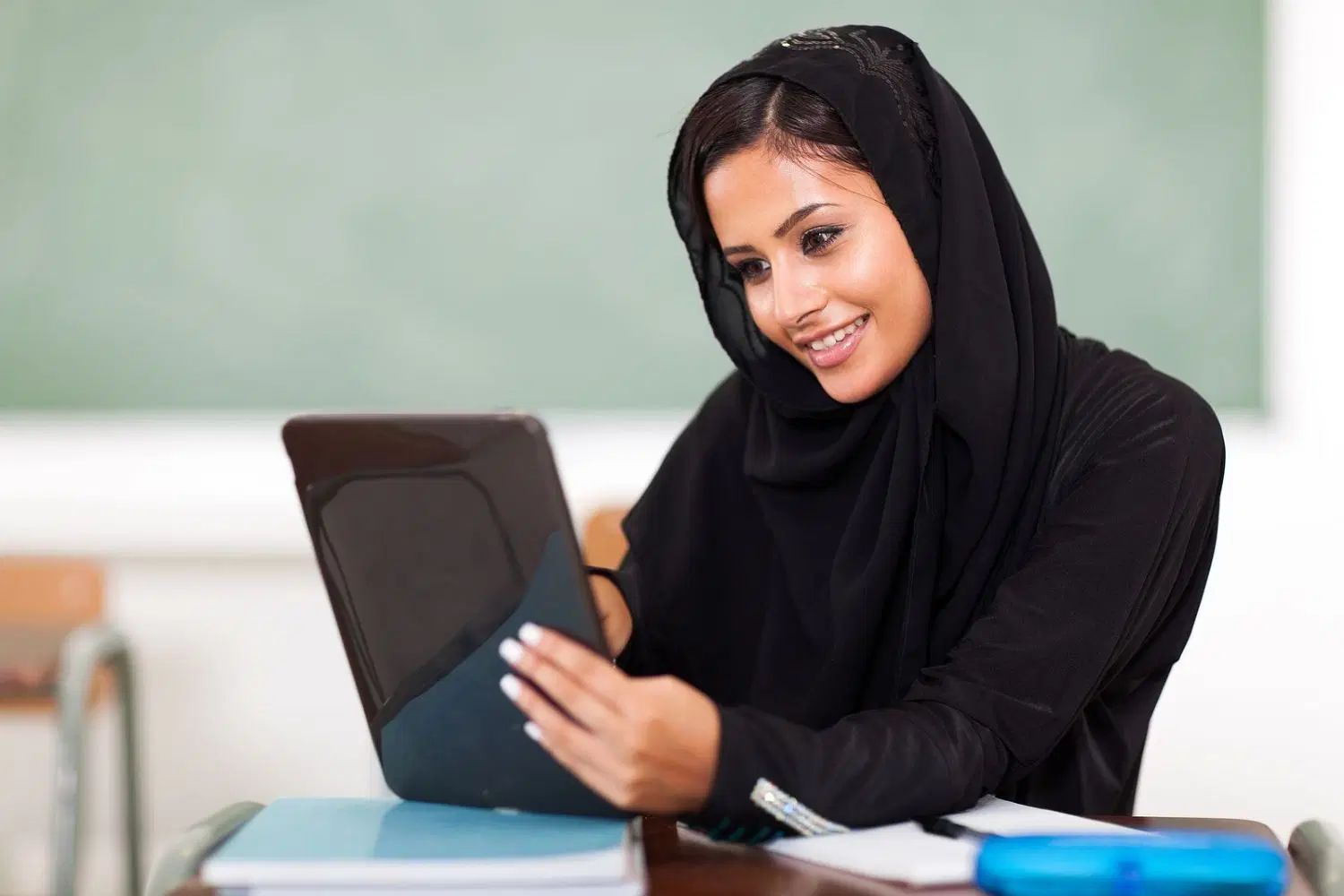 همکار خانم در دفتر املاک حکیم نظامی|استخدام اداری و مدیریت|اصفهان, جلفا|دیوار