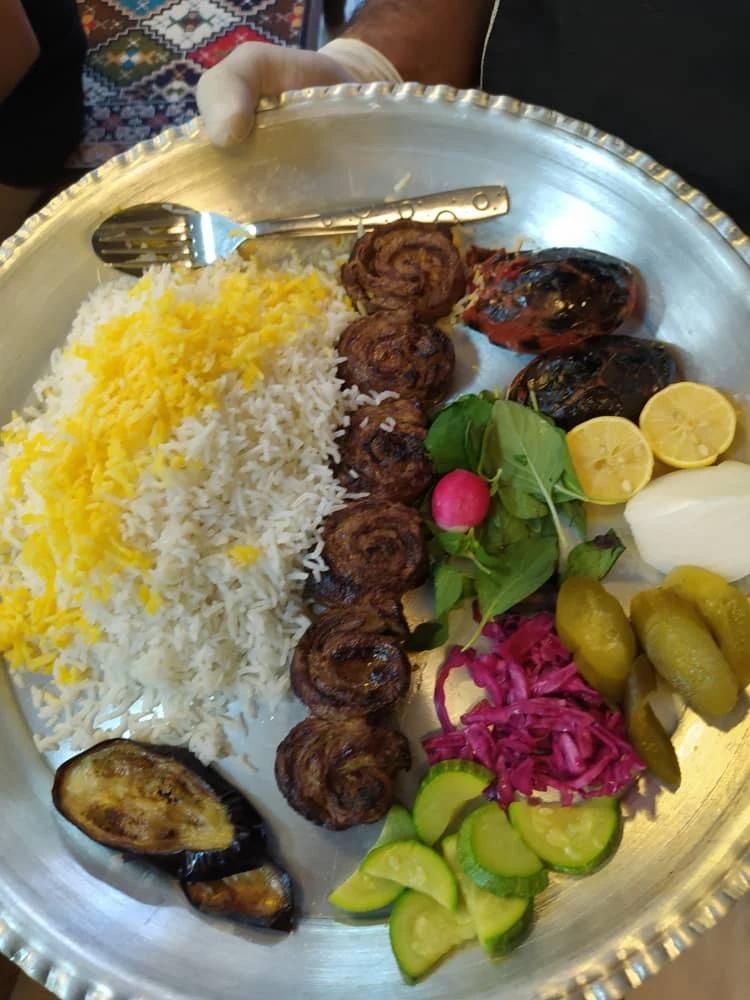 صندوق دار و کمک آشپز و گارسون|استخدام خدمات فروشگاه و رستوران|اصفهان, فیزادان|دیوار