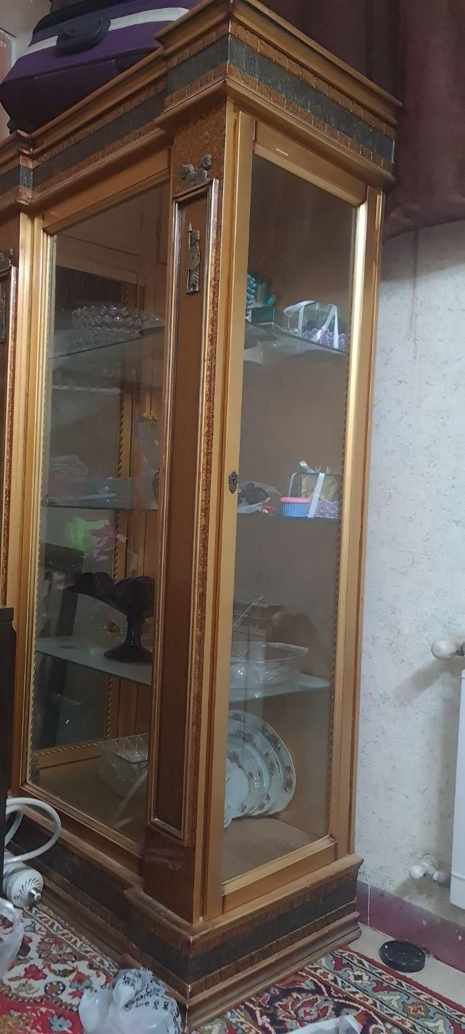 بوفه همراه با یک میز کامپیوتر|بوفه، ویترین، کنسول|شاهین‌شهر, شهرک گلدیس|دیوار