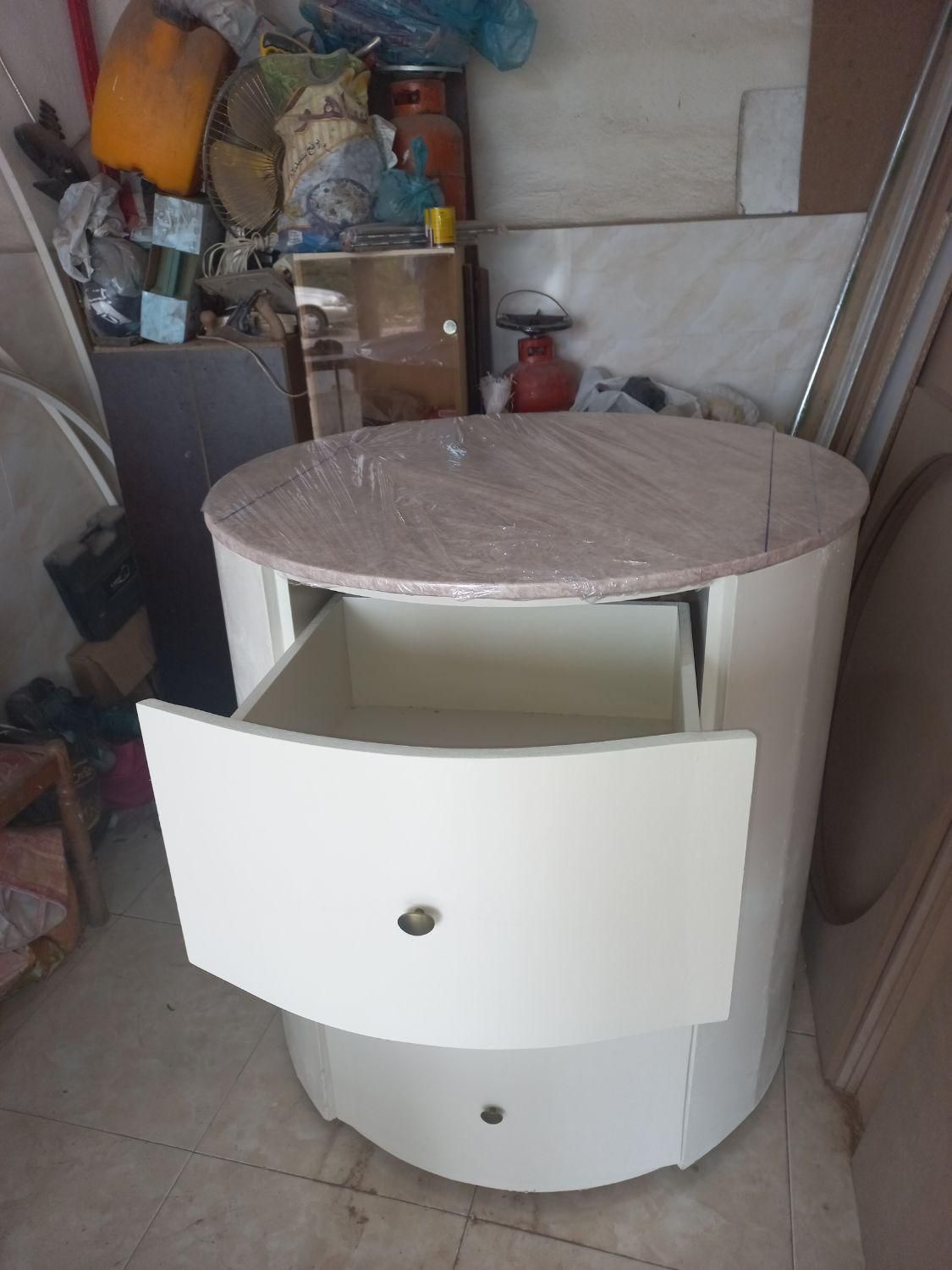 میز گرد|میز و صندلی غذاخوری|رشت, پیرکلاچای|دیوار