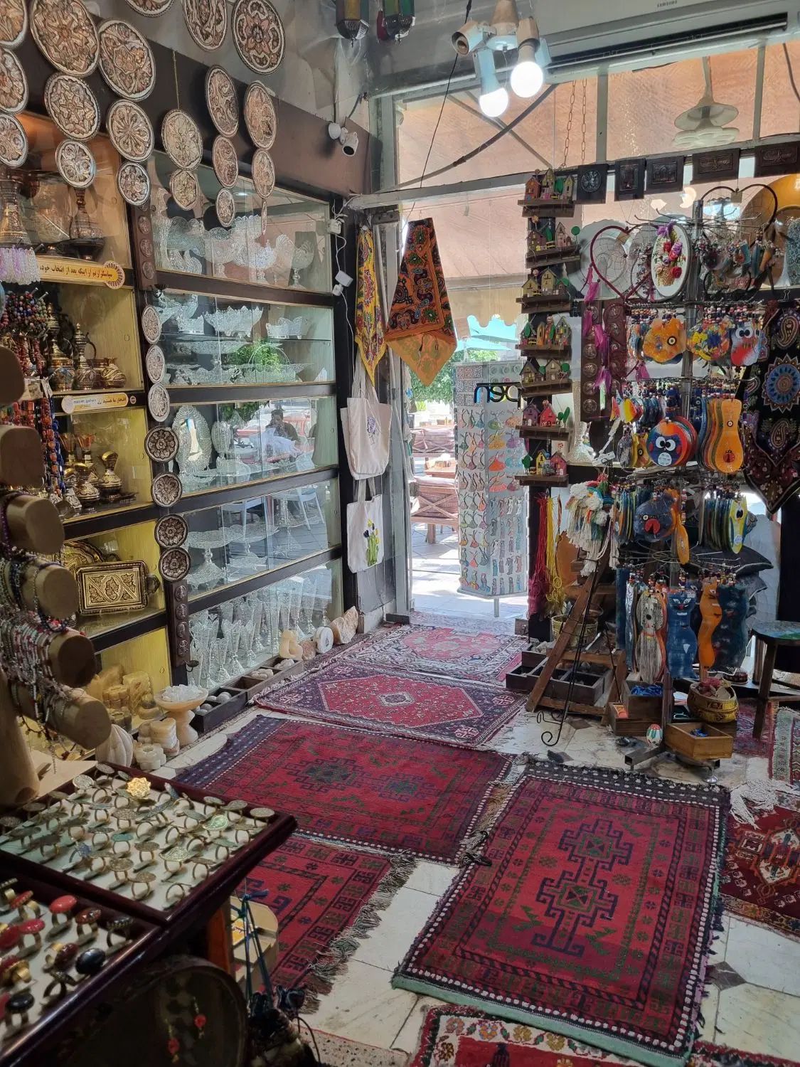 استخدام  فروشنده خانم در گالری صنایع دستی ملیله.|استخدام بازاریابی و فروش|شیراز, بازار|دیوار