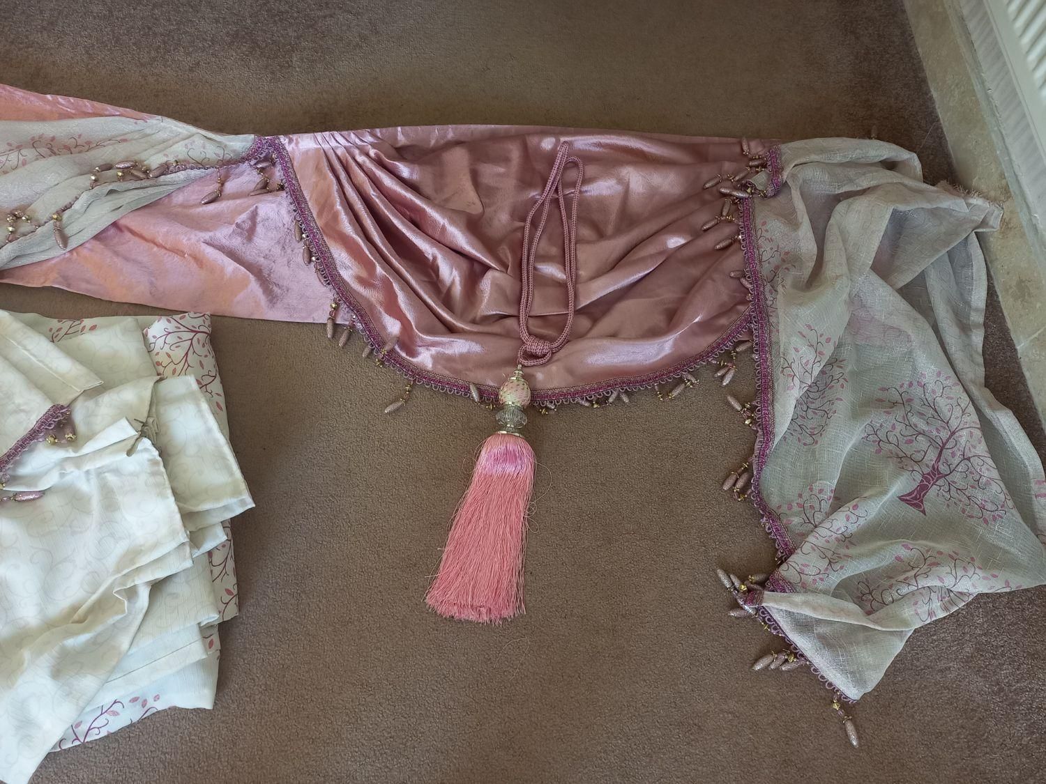 یک عددپرده سلطنتی پارچه ترک دوخت امارات|پرده، رانر، رومیزی|صدرا-فارس, فاز ۱|دیوار