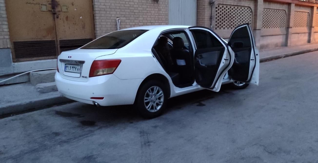 آریو اتومات 1600 بی رنگ سفید مدل ۹۷ زوتی Z300|خودرو سواری و وانت|قم, هفت تیر|دیوار
