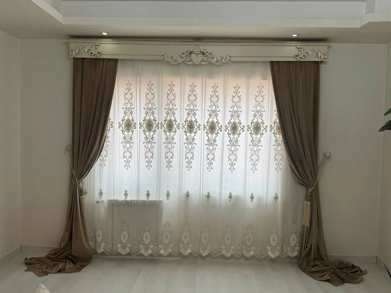 فروش پرده جنس خارجی در حد نو به دلیل جابجایی|پرده، رانر، رومیزی|رشت, دباغیان|دیوار