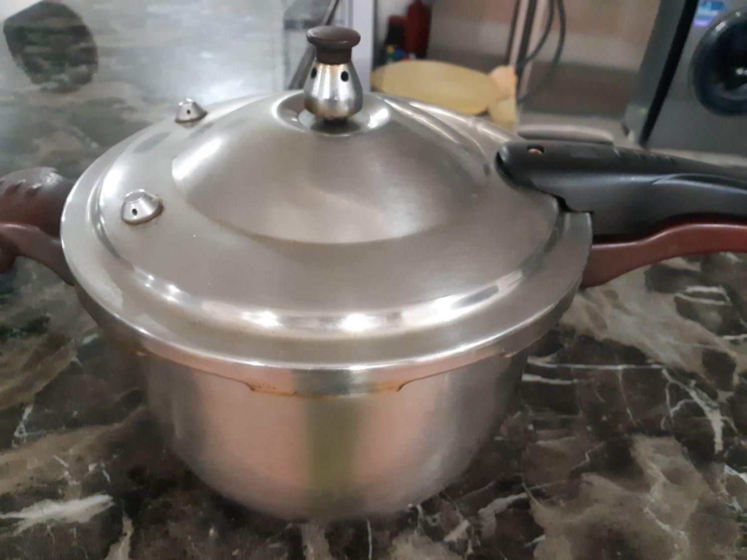 دیگ زودپز|ظروف پختوپز|فردیس, فردیس|دیوار