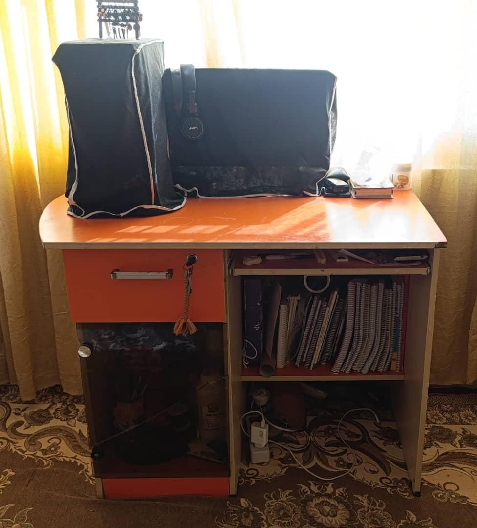 سرویس خواب (تخت، کمد، میز)|تخت و سرویس خواب|شیراز, منطقه هوایی شهید دوران|دیوار