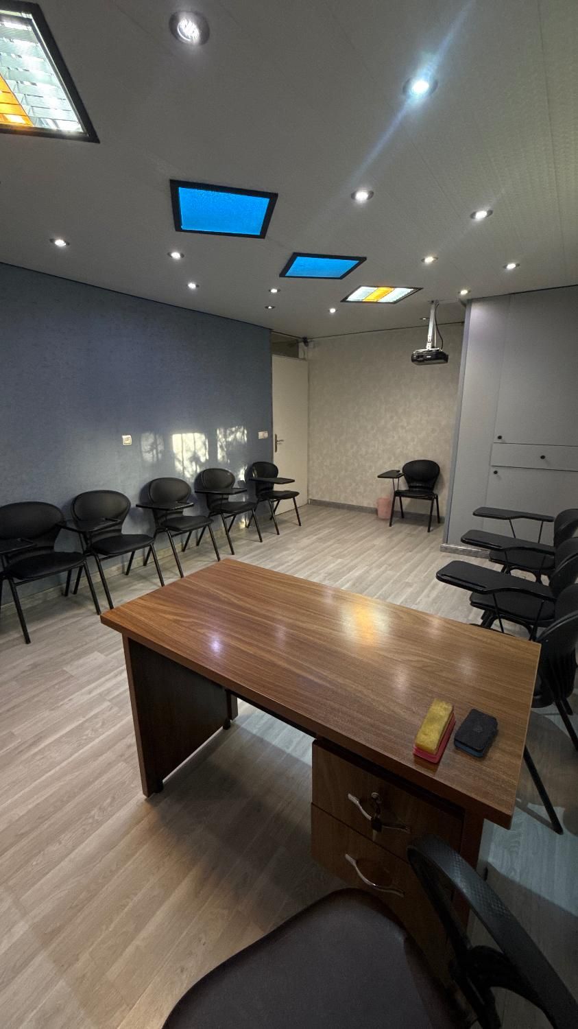 اجاره کلاسهای آموزشی|اجارهٔ کوتاهمدت دفتر کار و فضای آموزشی|کرج, عظیمیه|دیوار