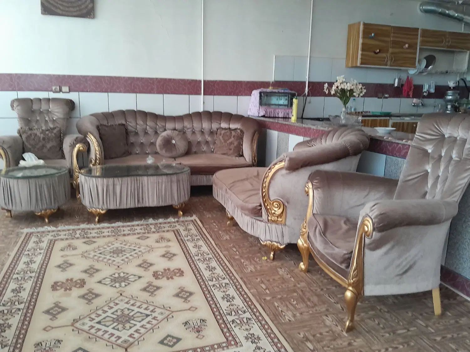 مبلمان ۸ نفره ۴ ملیون ۵۰۰|مبلمان خانگی و میز عسلی|اصفهان, باتون|دیوار