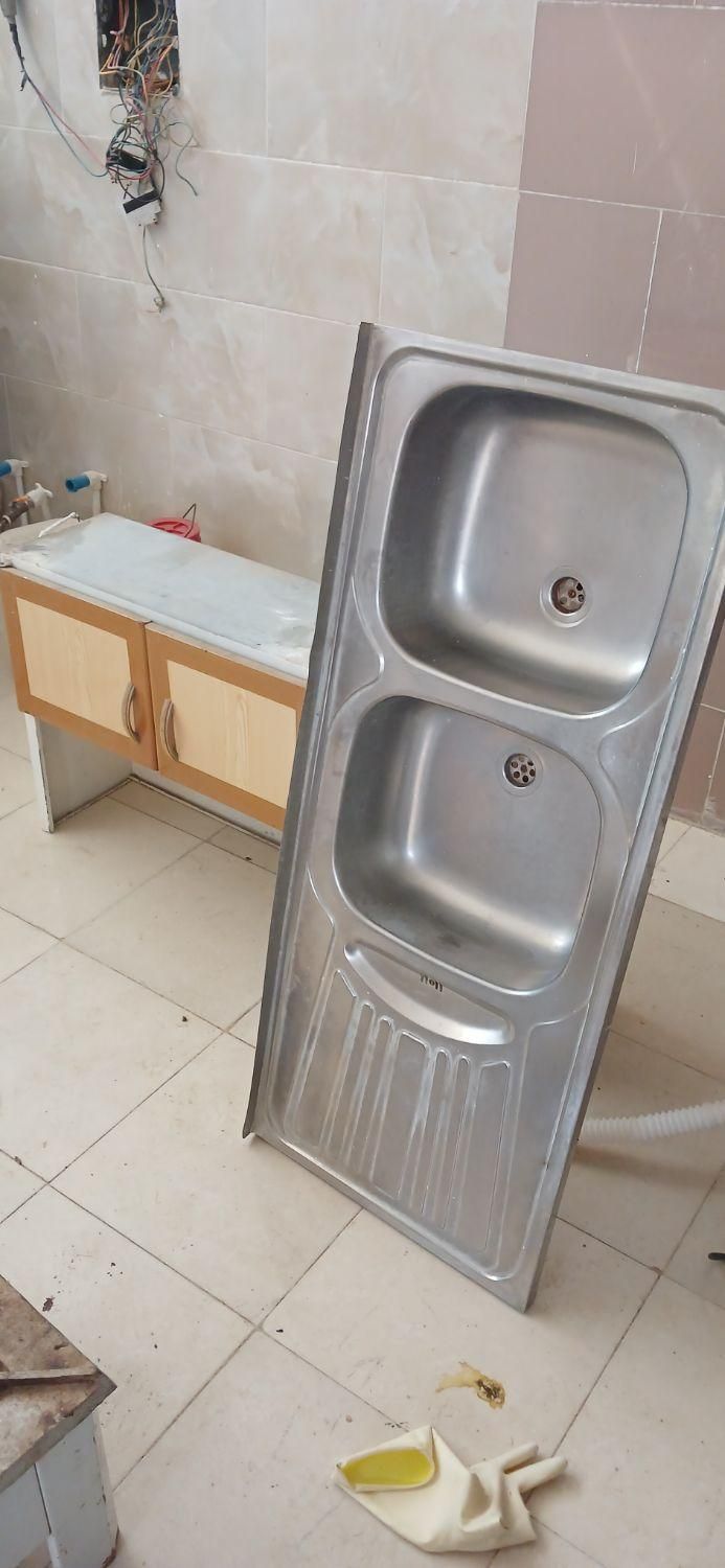 سینگ بهراه بالای آبچکان|آب‌چکان و نظم‌دهنده ظروف|تاکستان, |دیوار