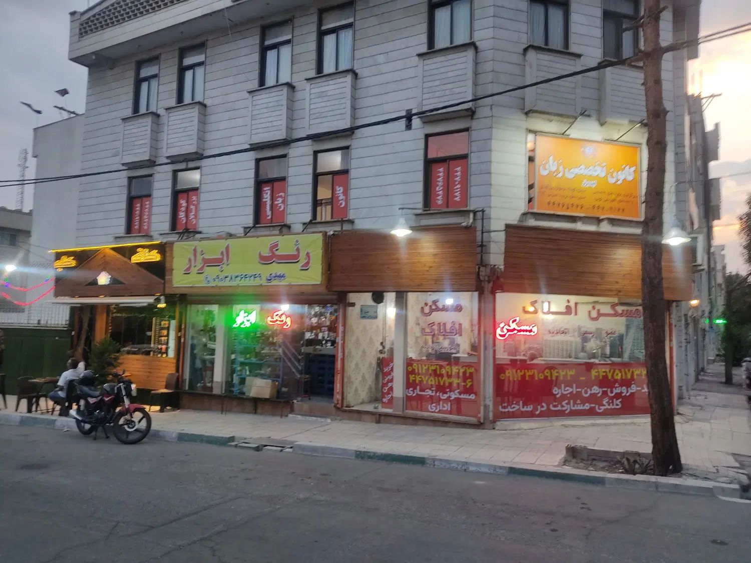 بلوار دهکده المپیک مغازه بر خیابان دهکده|اجارهٔ مغازه و غرفه|تهران, زیبادشت|دیوار