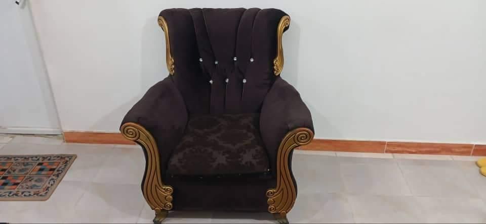 مبل ۷ نفره و میز عسلی و تخت خواب ۲ نفره|تخت و سرویس خواب|رشت, آتشگاه|دیوار