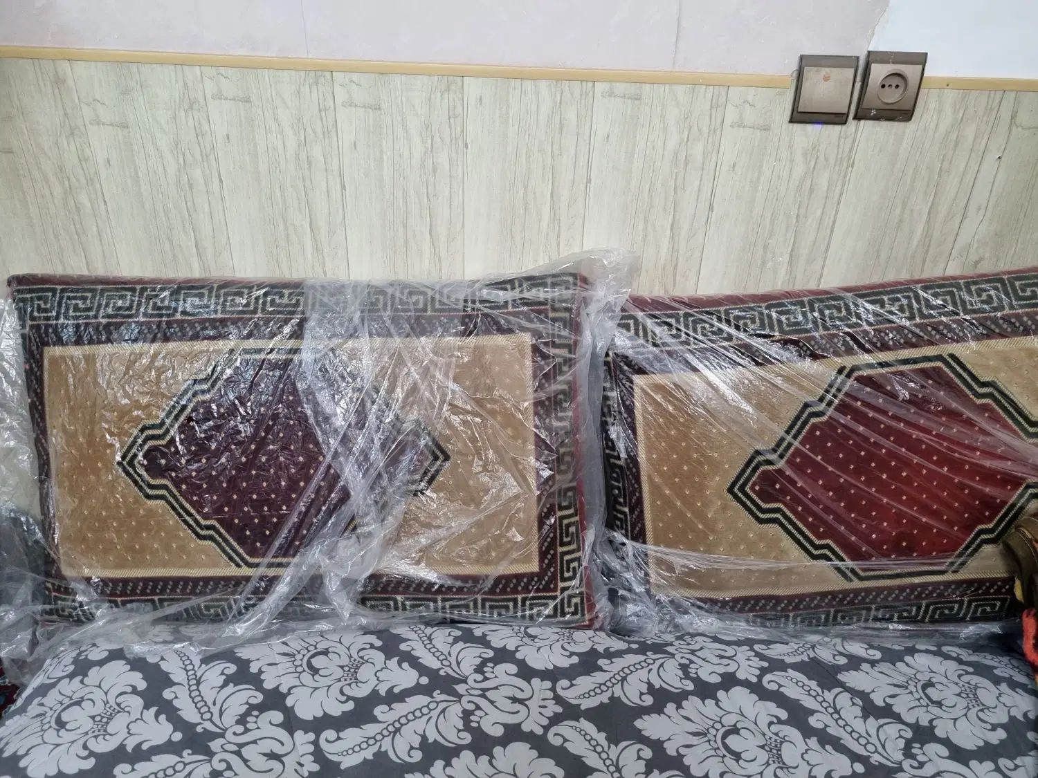 بالشت متکا پشتی فرشی گل برجسته نو نو|پشتی|اصفهان, شیخ اشراق|دیوار