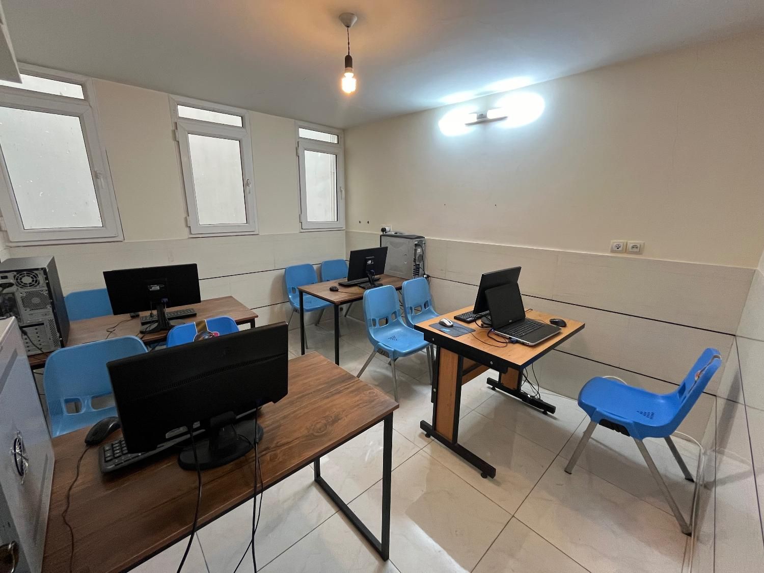 آموزش کامپیوتر حسابداری برنامه نویسی گرافیک فارکس|خدمات آموزشی|بروجرد, |دیوار