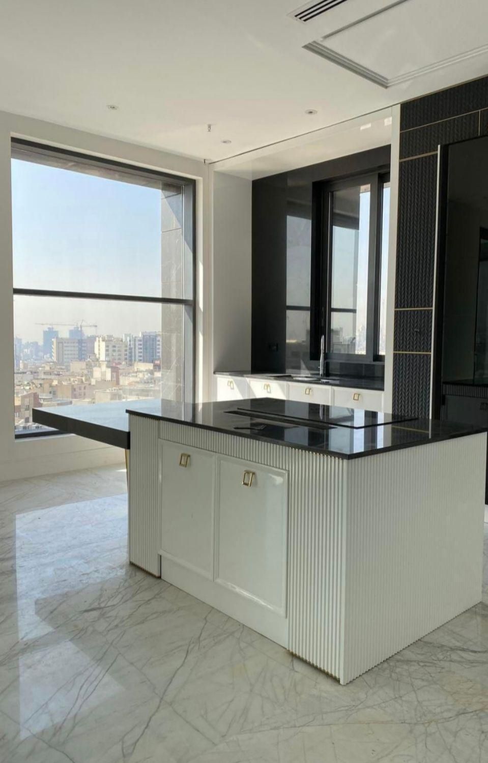 124متر نیاوران * ویو ابدی * مدرن