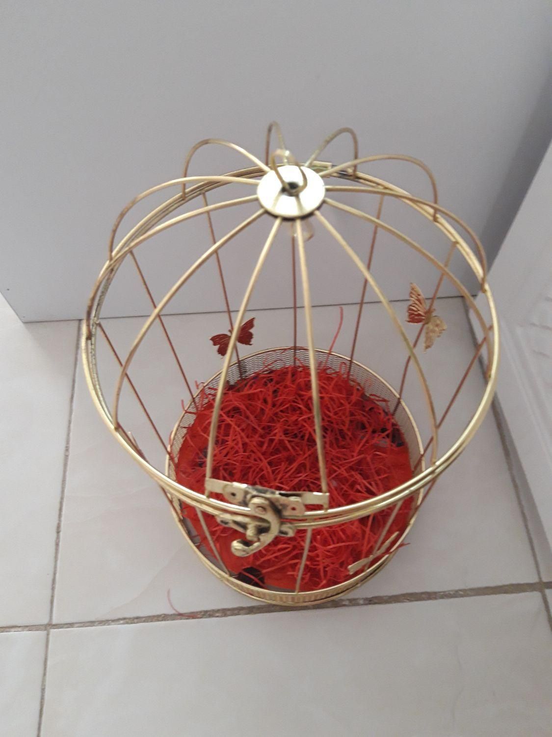 قفسه طلایی (آویز گل)|صنایع دستی و سایر لوازم تزئینی|فولادشهر, مسکن مهر فولادشهر|دیوار
