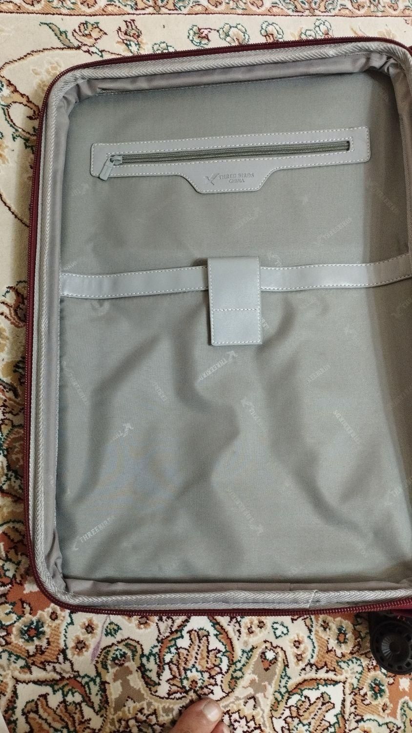 چمدان مسافرتی|کیف، کفش، کمربند|اندیشه, اندیشه فاز ۱|دیوار