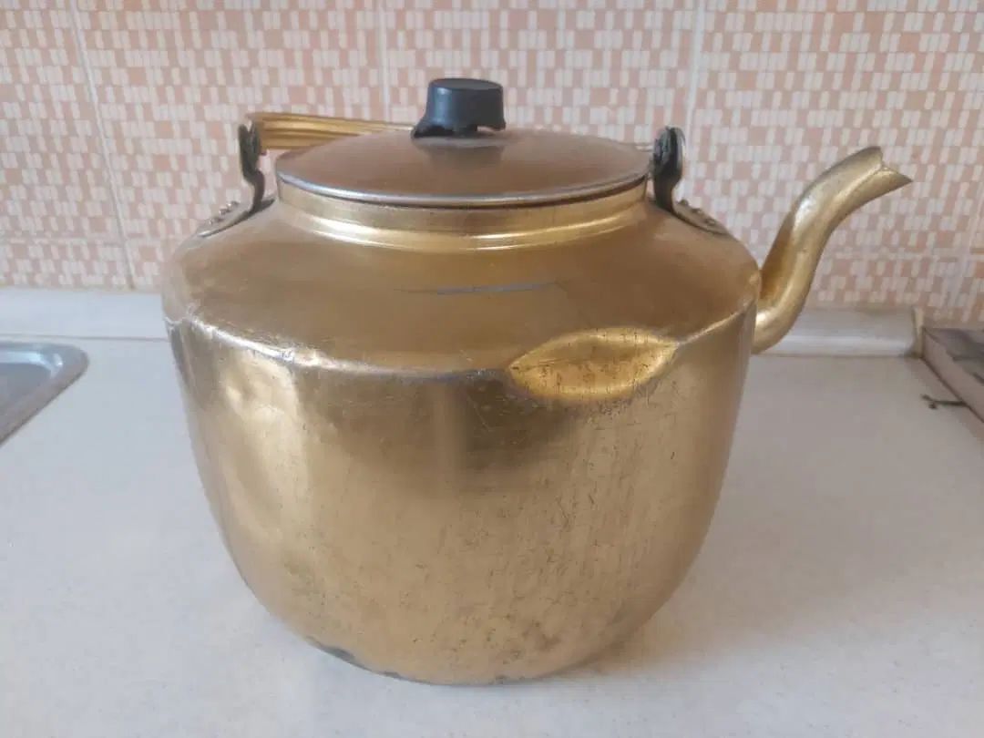کتری دسته‌دار سالم و قابل استفاده|قوری، کتری، قهوه‌ساز دستی|اصفهان, علی قلی آقا|دیوار
