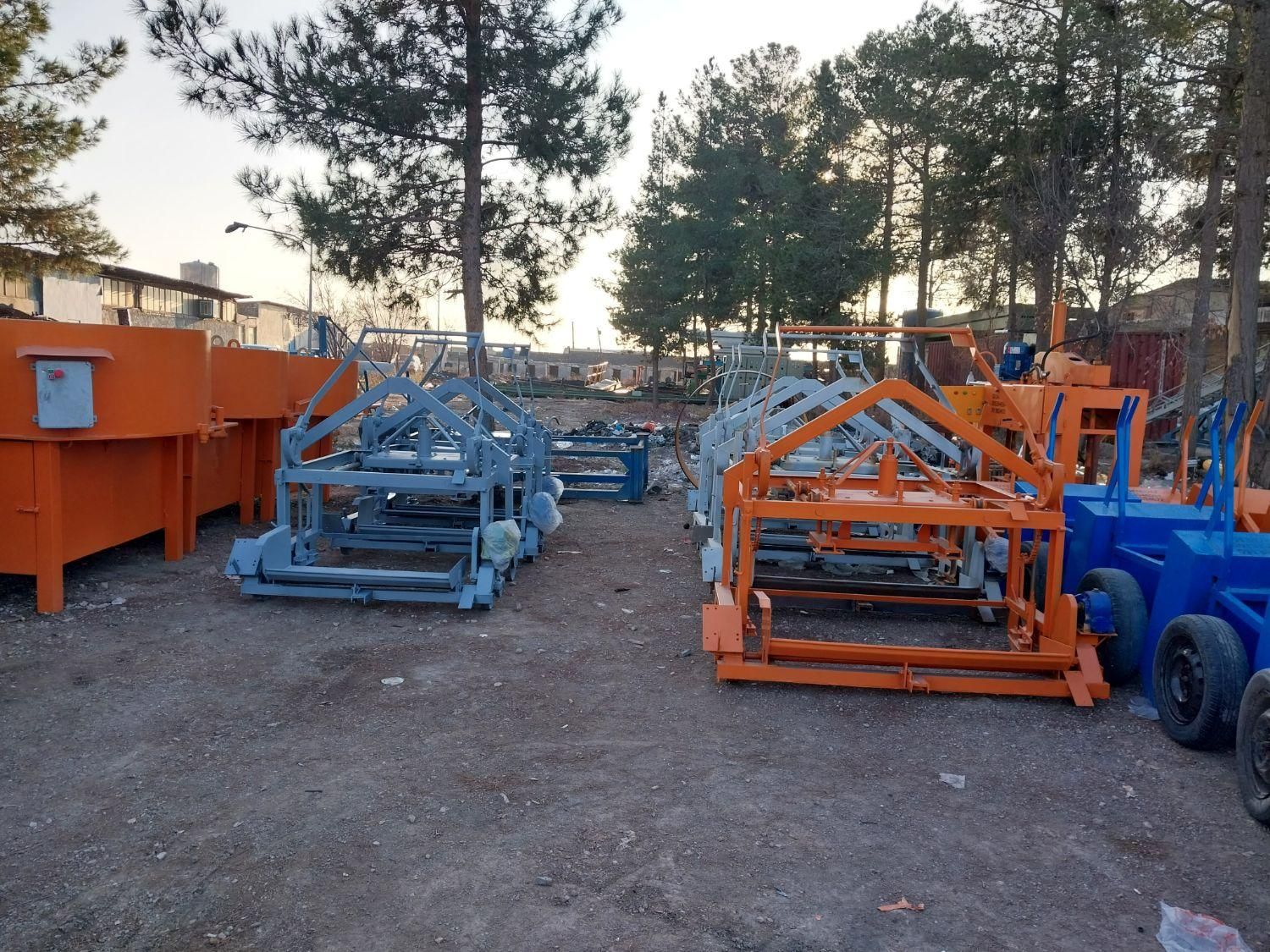 بلوک زن مکانیکی ونیمه وتمام اتومات با میکسر|ماشین‌آلات صنعتی|داراب, |دیوار