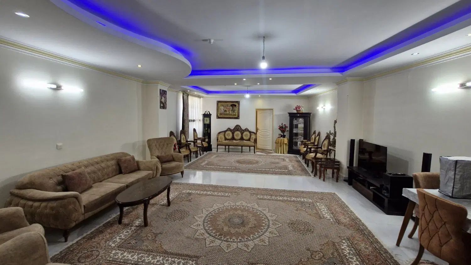 آپارتمان ۳ خوابه دلباز با نور عالی و بازسازی لوکس|فروش آپارتمان|کرج, برغان|دیوار