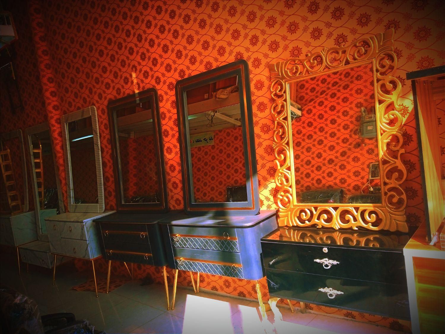 آینه و کنسول آرایشگاهی|آرایشگاه و سالن‌های زیبایی|زنجان, |دیوار