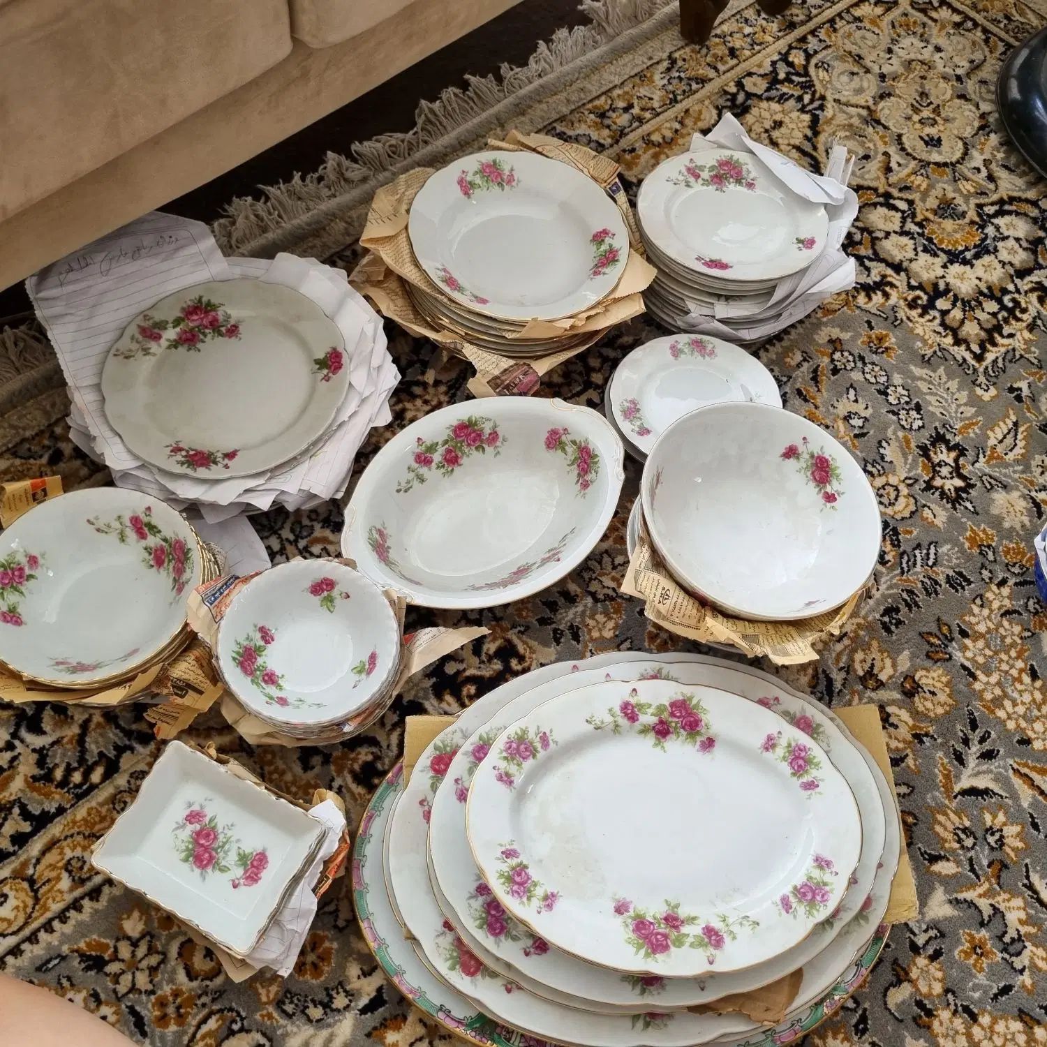 چینی قدیمی،شیشه ای،کاسه ،گلدان،استکان|ظروف سرو و پذیرایی|اصفهان, کارلادان|دیوار