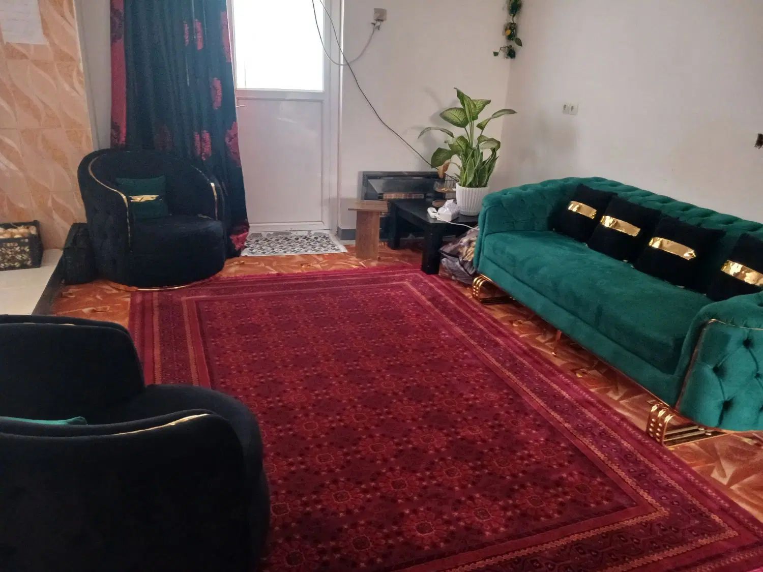 مبل 5نفره دوماه خریدم به خاطر مهاجرت میفروشم|مبلمان خانگی و میز عسلی|شوشتر, |دیوار