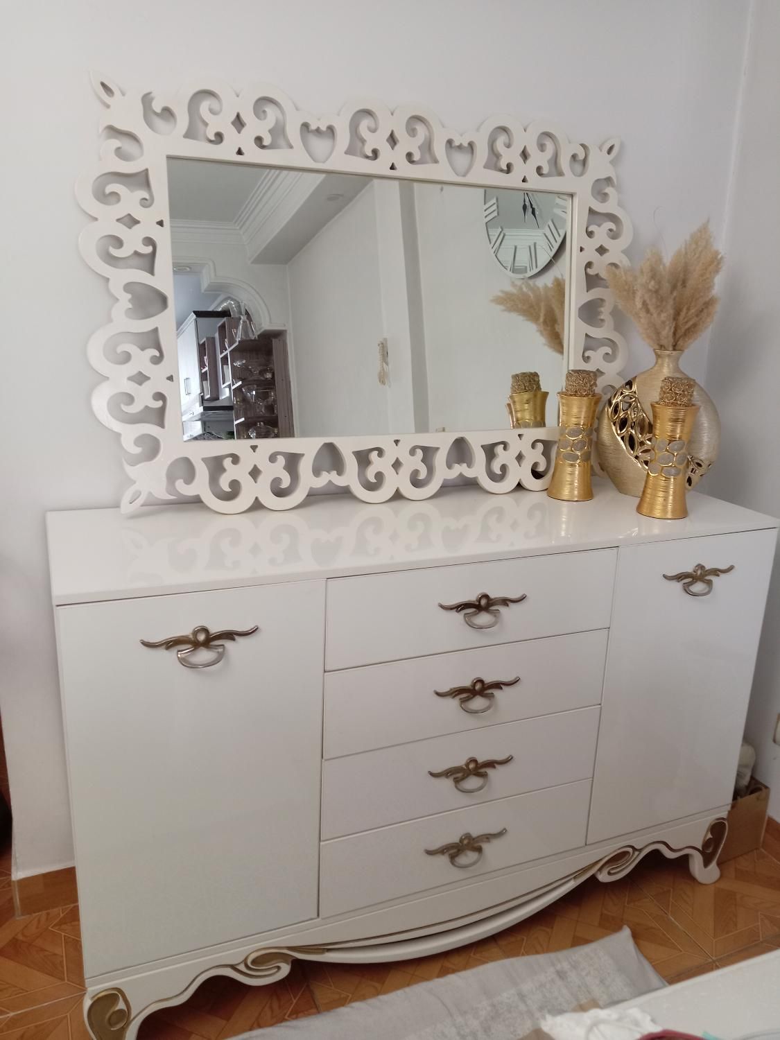 آینه و کنسول سفید طلایی|بوفه، ویترین، کنسول|ری, منصوریه منگل|دیوار