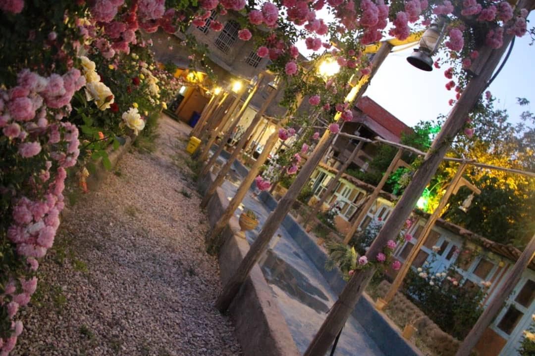 اجاره روزانه هفتگی ویلا واقامتگاه بومگردی منزل مبل|اجارهٔ کوتاهمدت ویلا و باغ|شیراز, قلات|دیوار