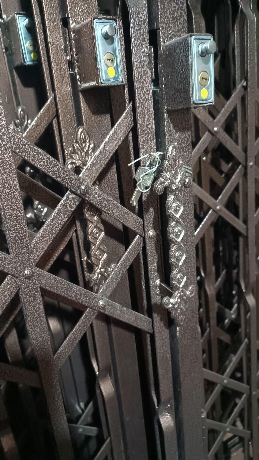 فروش و نصب درب آکاردئونی|مصالح و تجهیزات ساختمان|قرچک, شهرک طلائیه|دیوار