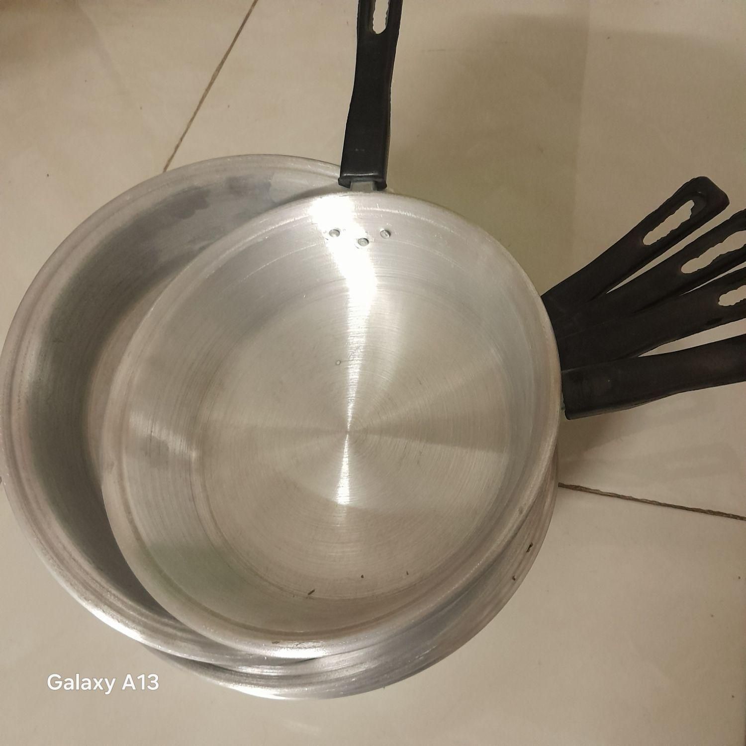 ماهی تابه دسته دار|ظروف پخت‌وپز|اصفهان, باغ فدک|دیوار