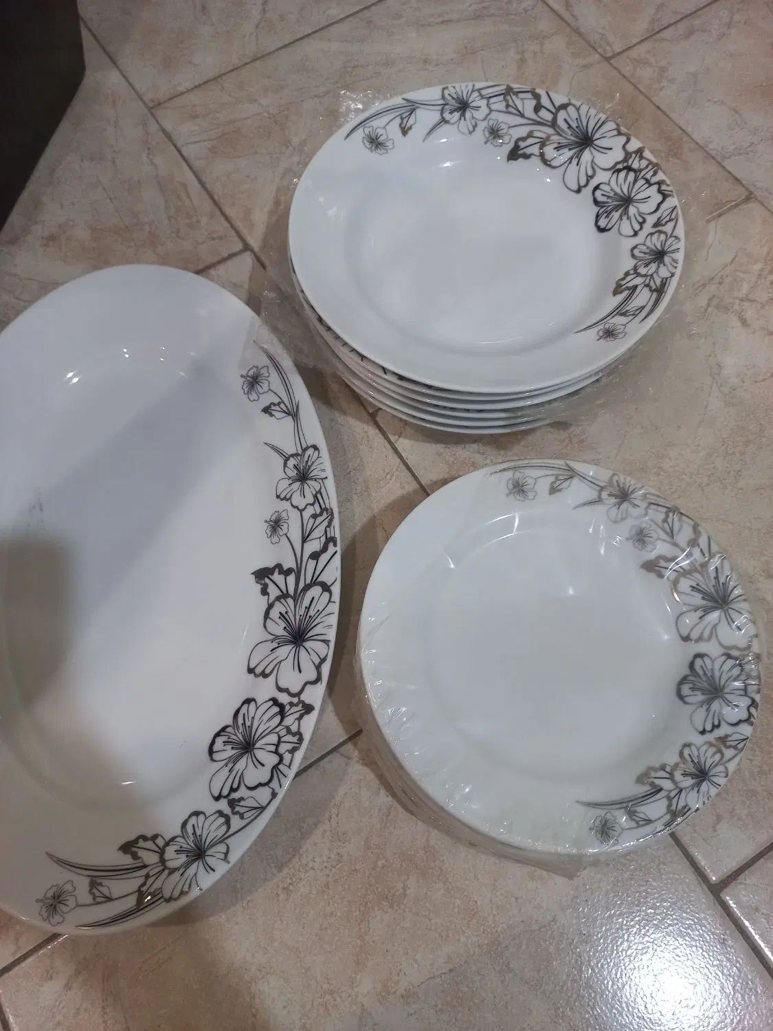 سرویس غذا خوری بلور و چینی ،سرویس قاشق و کلی ظروف|ظروف سرو و پذیرایی|کرج, کارخانه قند|دیوار