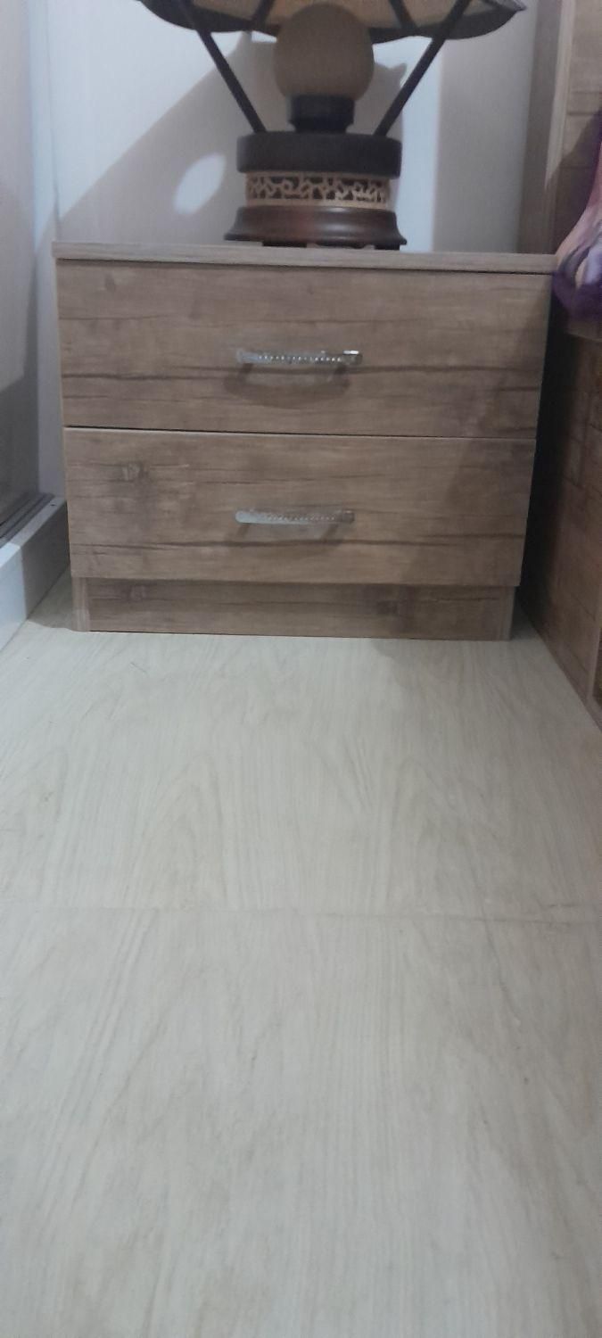 تخت دو نفره بدون توشک با دو عدد پاتختی|تخت و سرویس خواب|رشت, پیرکلاچای|دیوار
