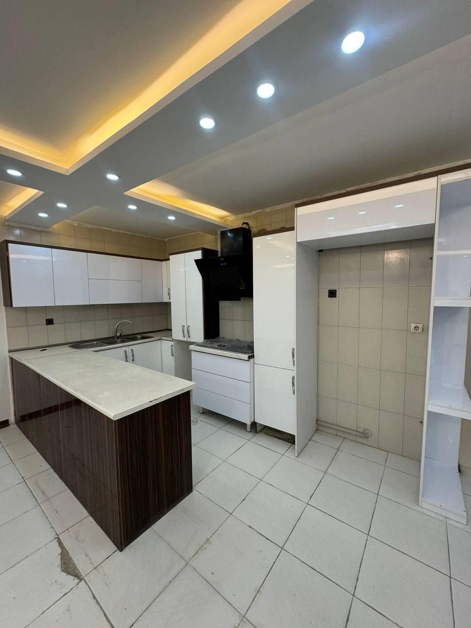 آپارتمان ۸۰متری نورگیر شهرک ابریشم (املاک برتر)|فروش آپارتمان|چهارباغ, |دیوار