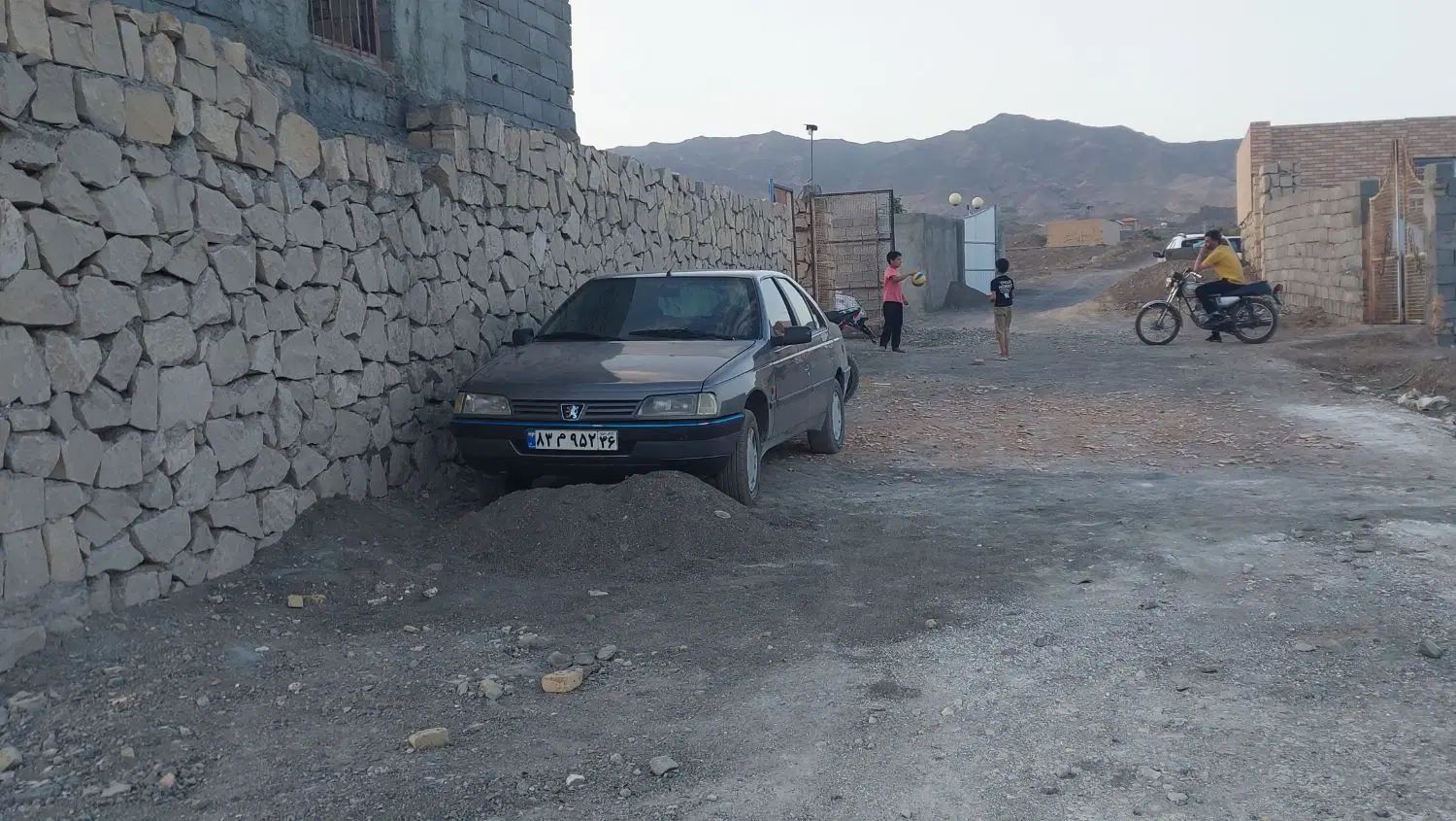 ۹۰۰ متر زمین وباغ انگور در روستای لیلاقی قَز|فروش زمین و ملک کلنگی|سبزوار, کراب|دیوار
