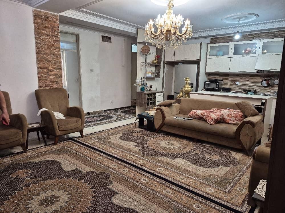 روبرومرکز خریدمهستان/۸۰متر تخلیه/ط اول/املاک عادل|فروش آپارتمان|کرج, کوی مدرس|دیوار