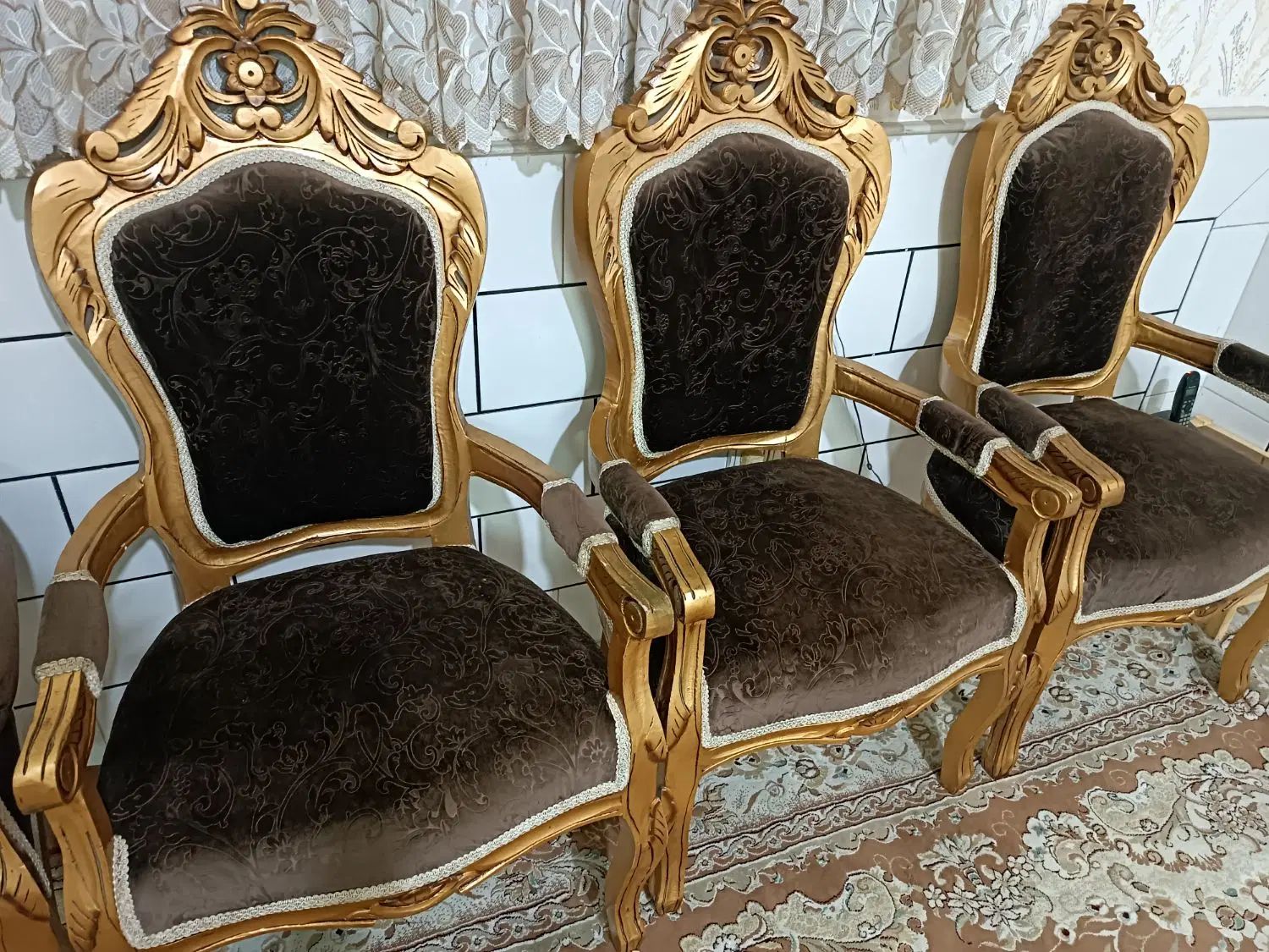 مبل ۹نفره سلطنتی چوب صدامی محکم وبسیار بادوام|مبلمان خانگی و میز عسلی|کاشان, دشت چال|دیوار