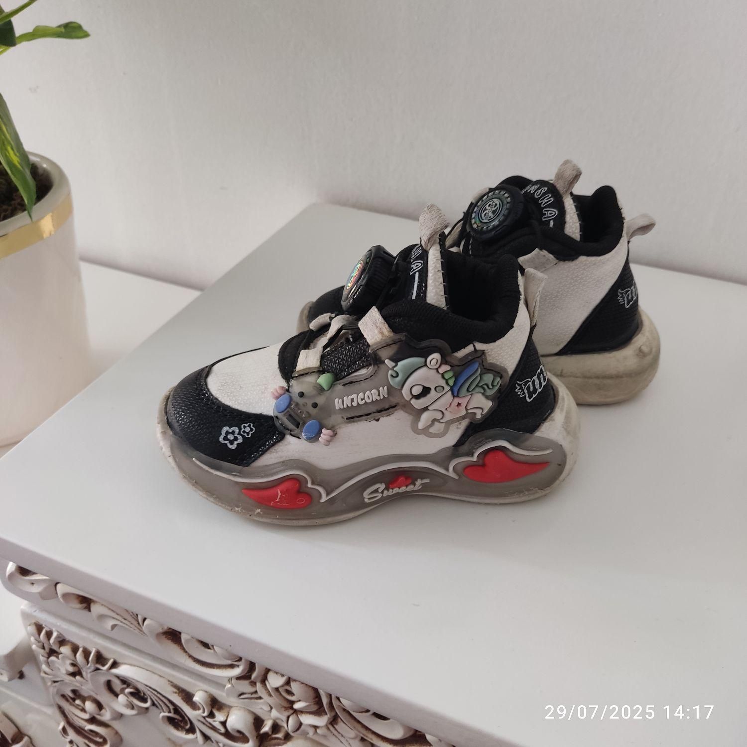 کفش بچگانه|کفش و لباس بچه|بروجرد, |دیوار